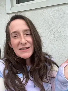 Mini And The Bear online show from April 23, 2026, 5:15 pm