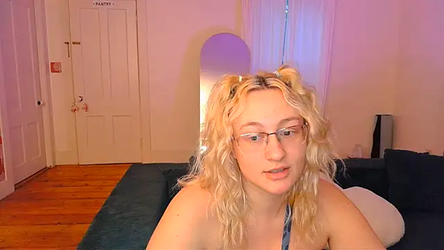 ashleyblaydex online show from June 22, 2026, 6:10 am
