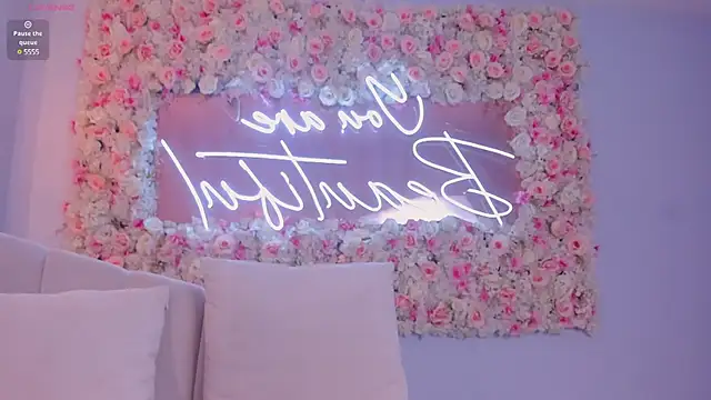 NaomiSainz online show from February 18, 2025, 5:53 pm