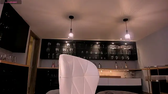 NaomiSainz online show from April 20, 2026, 1:36 pm