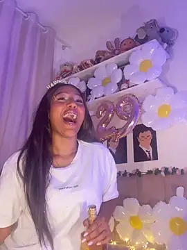 Snapshot of Kaiisa_ chatting on December 2, 2025, 10:16 pm Kaiisa online show from December 2, 2025, 10:16 pm