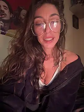 amanilouve online show from November 8, 2025, 6:18 pm