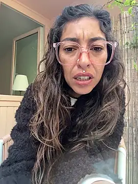 amanilouve online show from April 21, 2026, 6:09 am