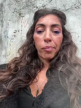 amanilouve online show from April 22, 2026, 1:23 pm