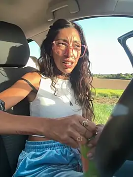 amanilouve online show from April 24, 2026, 5:26 pm