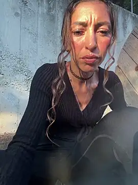 amanilouve online show from April 25, 2026, 5:10 pm