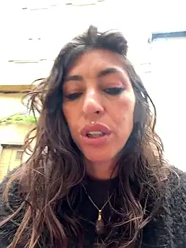 amanilouve online show from June 10, 2026, 9:41 am