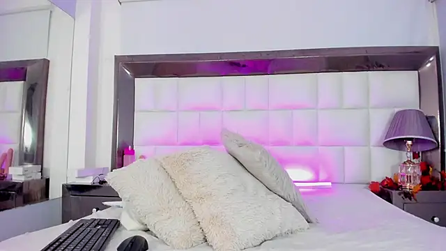 MiaConte online show from December 6, 2024, 1:29 am