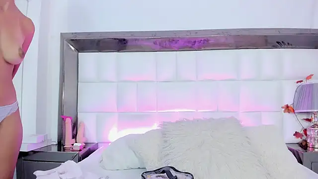 MiaConte online show from February 6, 2025, 7:18 pm