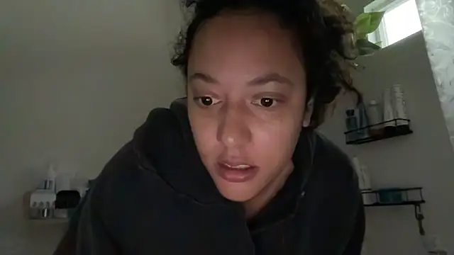 dreamyriri online show from March 14, 2026, 2:55 pm