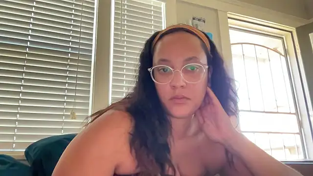 dreamyriri online show from April 14, 2026, 6:47 pm