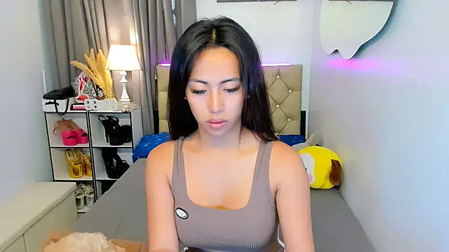 reighnempress online show from March 16, 2025, 1:38 am