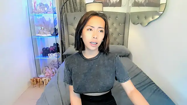 reighnempress online show from January 6, 2026, 4:49 am