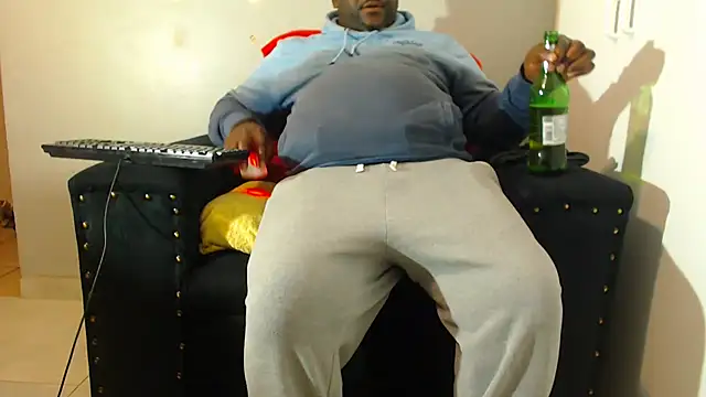 Snapshot of zuluboyxx chatting on July 19, 2026, 6:55 pm zuluboyxx online show from July 19, 2026, 6:55 pm
