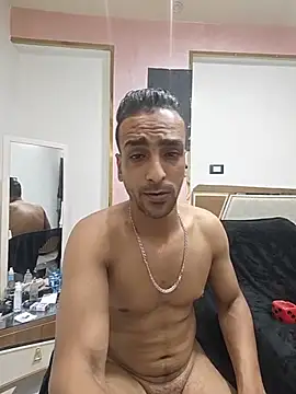Snapshot of highguy chatting on July 5, 2026, 12:17 am highguy online show from July 5, 2026, 12:17 am