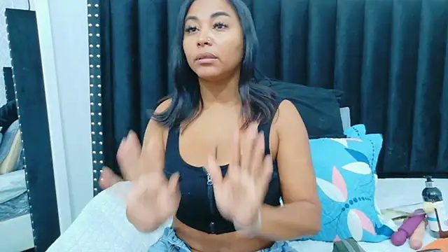 colombiamommy online show from April 21, 2026, 12:22 pm