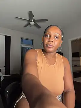 TilaTotti online show from April 23, 2026, 1:18 am