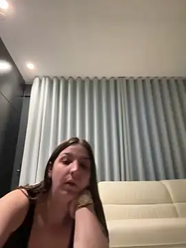 DoriDeluxe66 online show from February 12, 2025, 9:01 pm