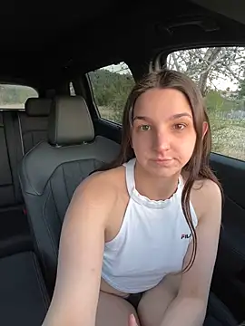 DoriDeluxe66 online show from February 14, 2025, 5:25 pm