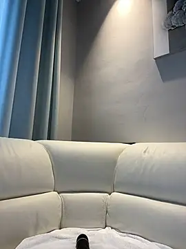 DoriDeluxe66 online show from March 5, 2025, 4:46 pm