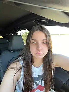 DoriDeluxe66 online show from March 9, 2025, 10:19 am