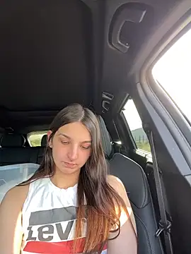 DoriDeluxe66 online show from March 9, 2025, 7:15 pm