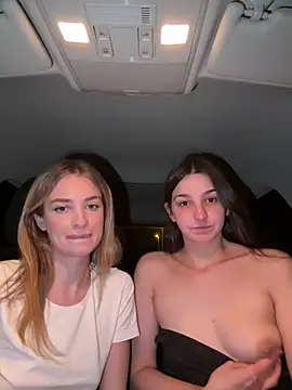 DoriDeluxe66 online show from March 21, 2025, 7:35 pm