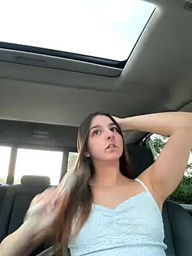 DoriDeluxe66 online show from September 12, 2025, 5:57 pm