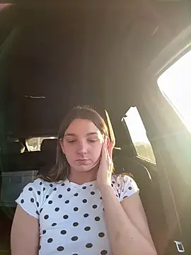 DoriDeluxe66 online show from September 18, 2025, 6:26 am