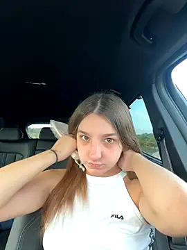 DoriDeluxe66 online show from September 29, 2025, 7:35 am