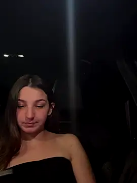 DoriDeluxe66 online show from October 6, 2025, 9:34 pm