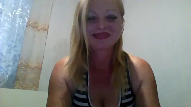 Snapshot of Lola_115 chatting on June 11, 2026, 5:44 pm Lola 115 online show from June 11, 2026, 5:44 pm