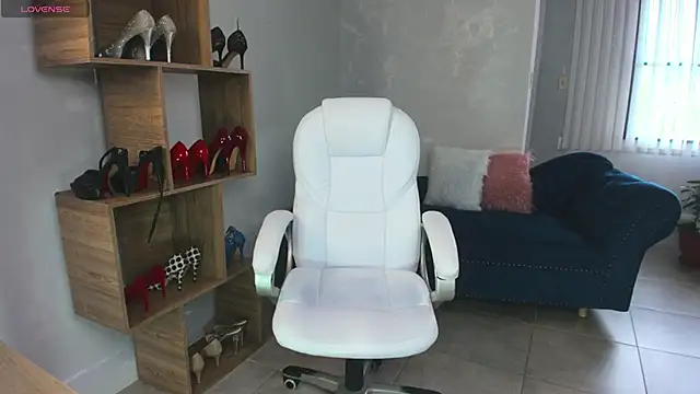 MissRhodes1 online show from September 8, 2025, 7:57 pm