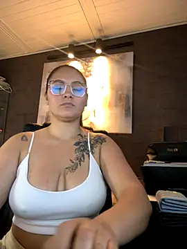 Emiily W online show from October 26, 2025, 6:03 pm