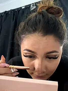 Emiily W online show from December 18, 2025, 2:12 pm