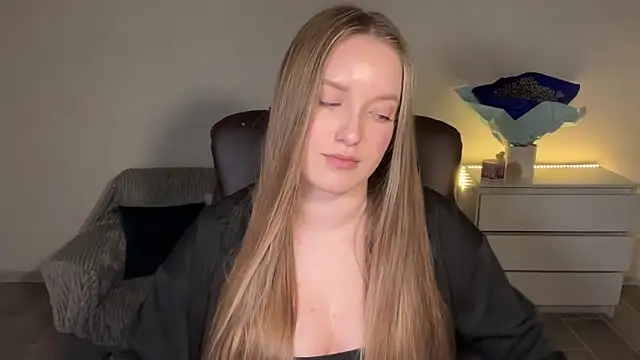 Snapshot of EvaMaddison chatting on April 27, 2026, 7:56 pm EvaMaddison online show from April 27, 2026, 7:56 pm