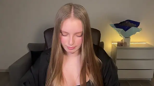Snapshot of EvaMaddison chatting on June 21, 2026, 9:17 pm EvaMaddison online show from June 21, 2026, 9:17 pm
