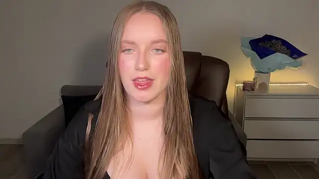 Snapshot of EvaMaddison chatting on June 22, 2026, 8:39 pm EvaMaddison online show from June 22, 2026, 8:39 pm