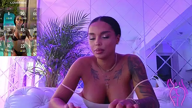 KimiBrown online show from November 27, 2025, 1:24 pm