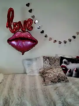 AureliaDoux online show from February 13, 2025, 2:42 pm