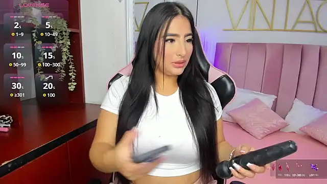 amy-thomson1 online show from September 12, 2025, 11:54 am