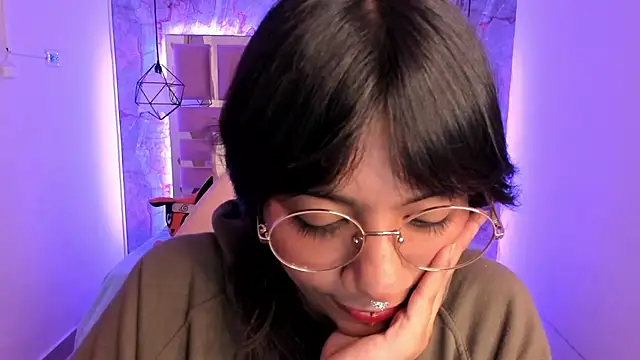 Nami usagi online show from December 11, 2024, 3:05 pm