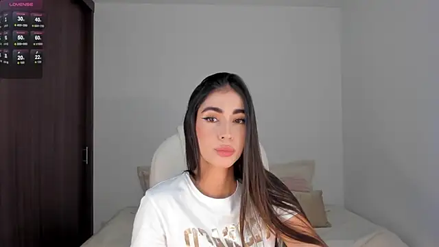 RebeccaBaxter online show from January 28, 2025, 12:05 am