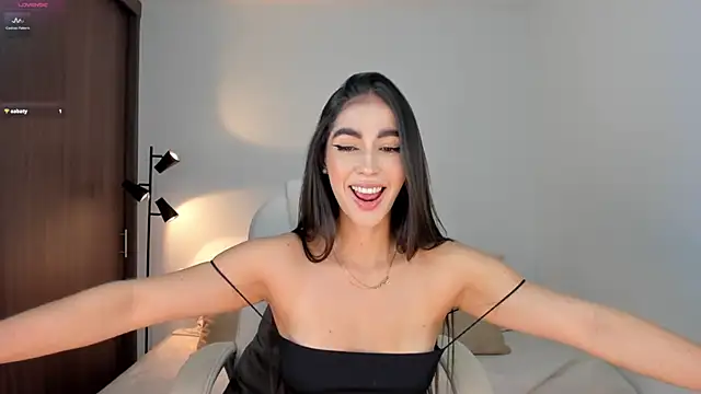 RebeccaBaxter online show from October 5, 2025, 10:40 pm