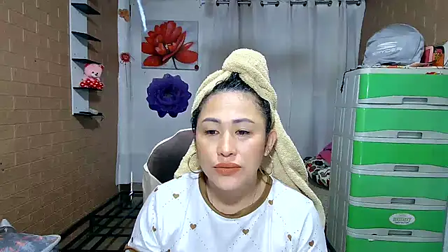 Snapshot of M_e_c_e_l chatting on May 1, 2026, 10:14 pm M e c e l online show from May 1, 2026, 10:14 pm