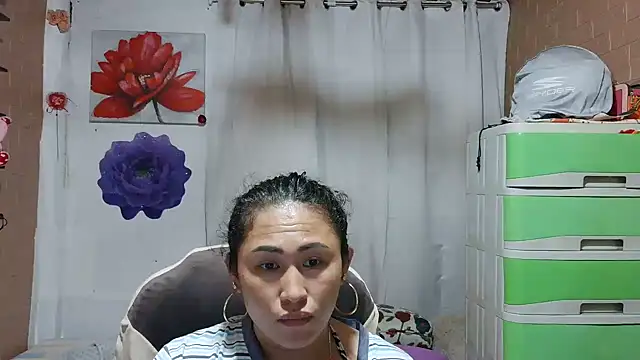 Snapshot of M_e_c_e_l chatting on May 4, 2026, 6:53 am M e c e l online show from May 4, 2026, 6:53 am