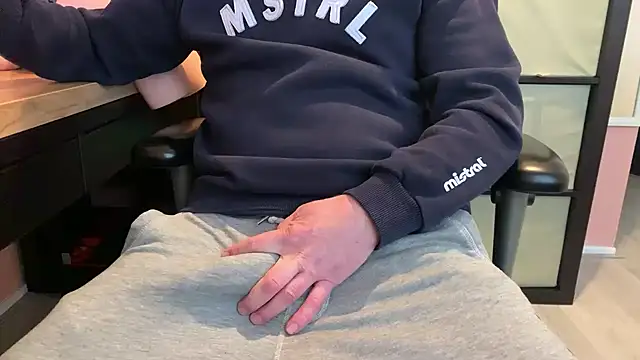 jimmi xxl online show from March 25, 2026, 8:42 am