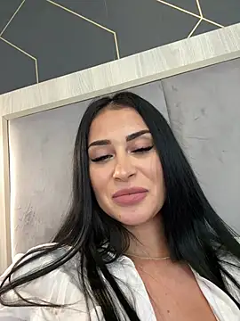 EmyLaveau online show from February 18, 2025, 8:27 am