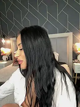 EmyLaveau online show from February 19, 2025, 12:00 pm