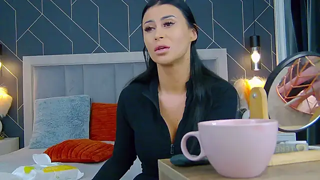 EmyLaveau online show from March 17, 2026, 5:44 am